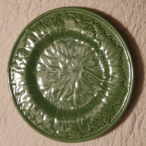 Two's Company Green Cabbage Leaf Plate - Picture 1 of 5